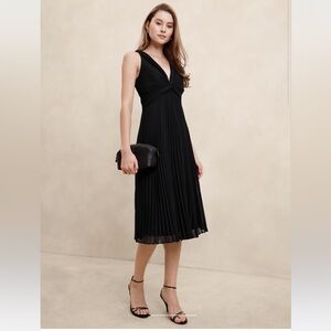 CHIFFON PLEATED MIDI DRESS